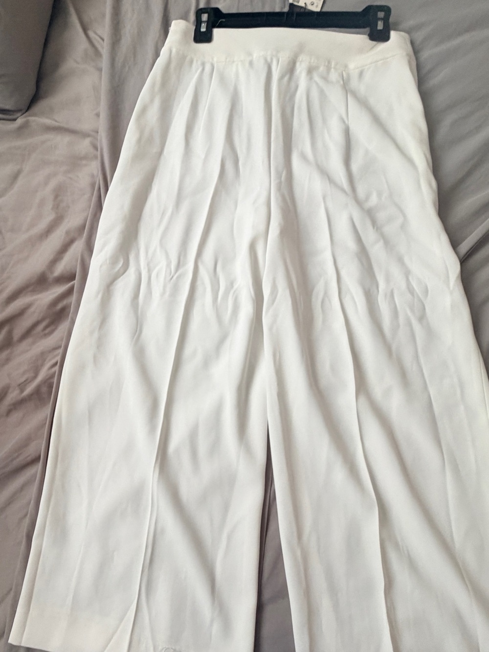 Zara White Wide-Leg Pleated Trousers